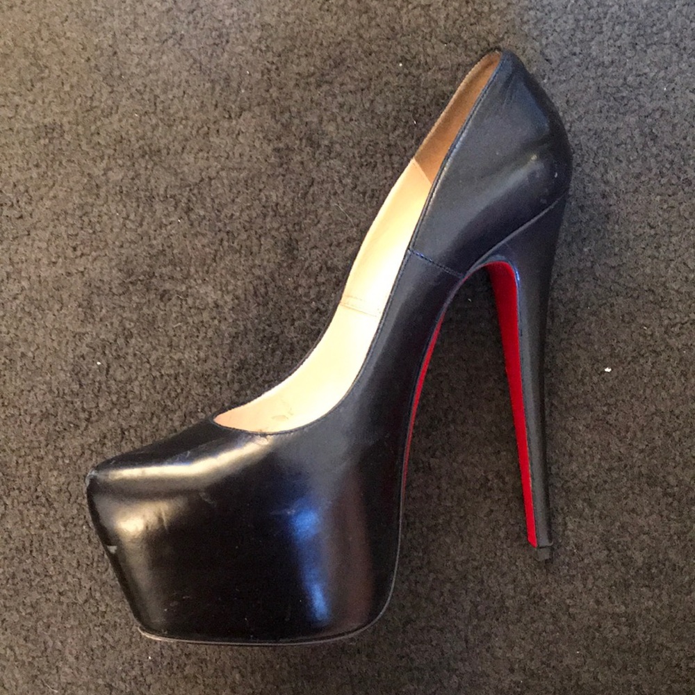 Louboutin Daffodil Heels 👠